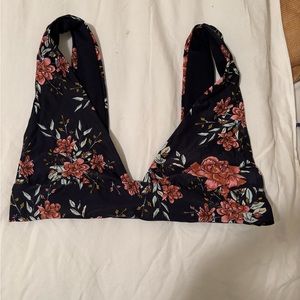 Billabong bikini top, size small but could fit m